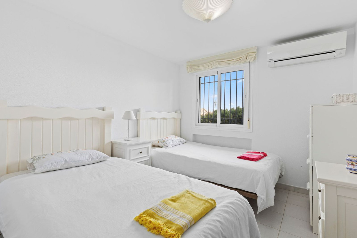 Se vende Villa - Chalet de 5 dormitorios en Costa Del Sol, Málaga, España