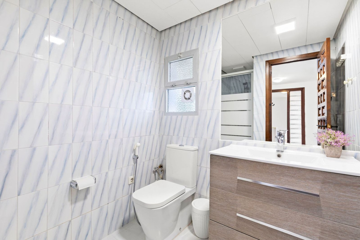 Se vende Villa - Chalet de 5 dormitorios en Costa Del Sol, Málaga, España
