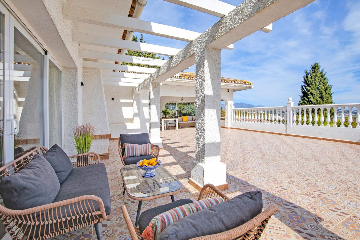 Se vende Villa - Chalet de 5 dormitorios en Costa Del Sol, Málaga, España