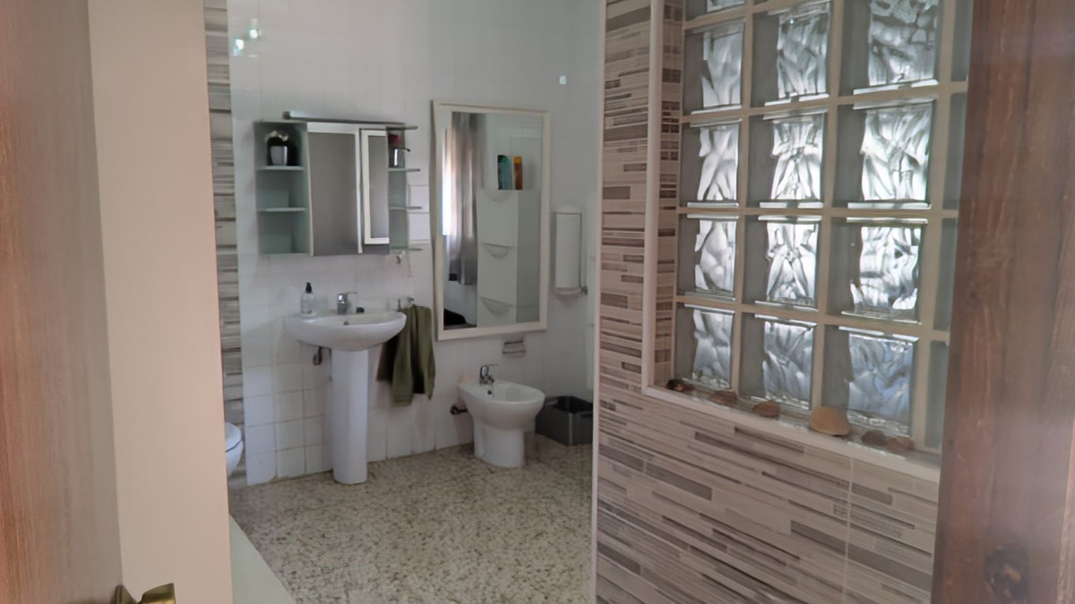 5 Bed Townhouse for sale in Alhaurín De La Torre Costa Del Sol, Málaga, Spain