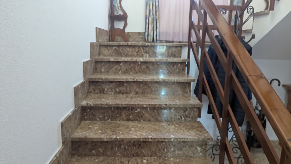5 Bed Townhouse for sale in Alhaurín De La Torre Costa Del Sol, Málaga, Spain