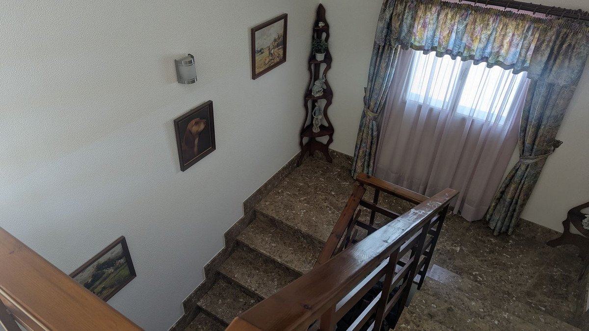 5 Bed Townhouse for sale in Alhaurín De La Torre Costa Del Sol, Málaga, Spain
