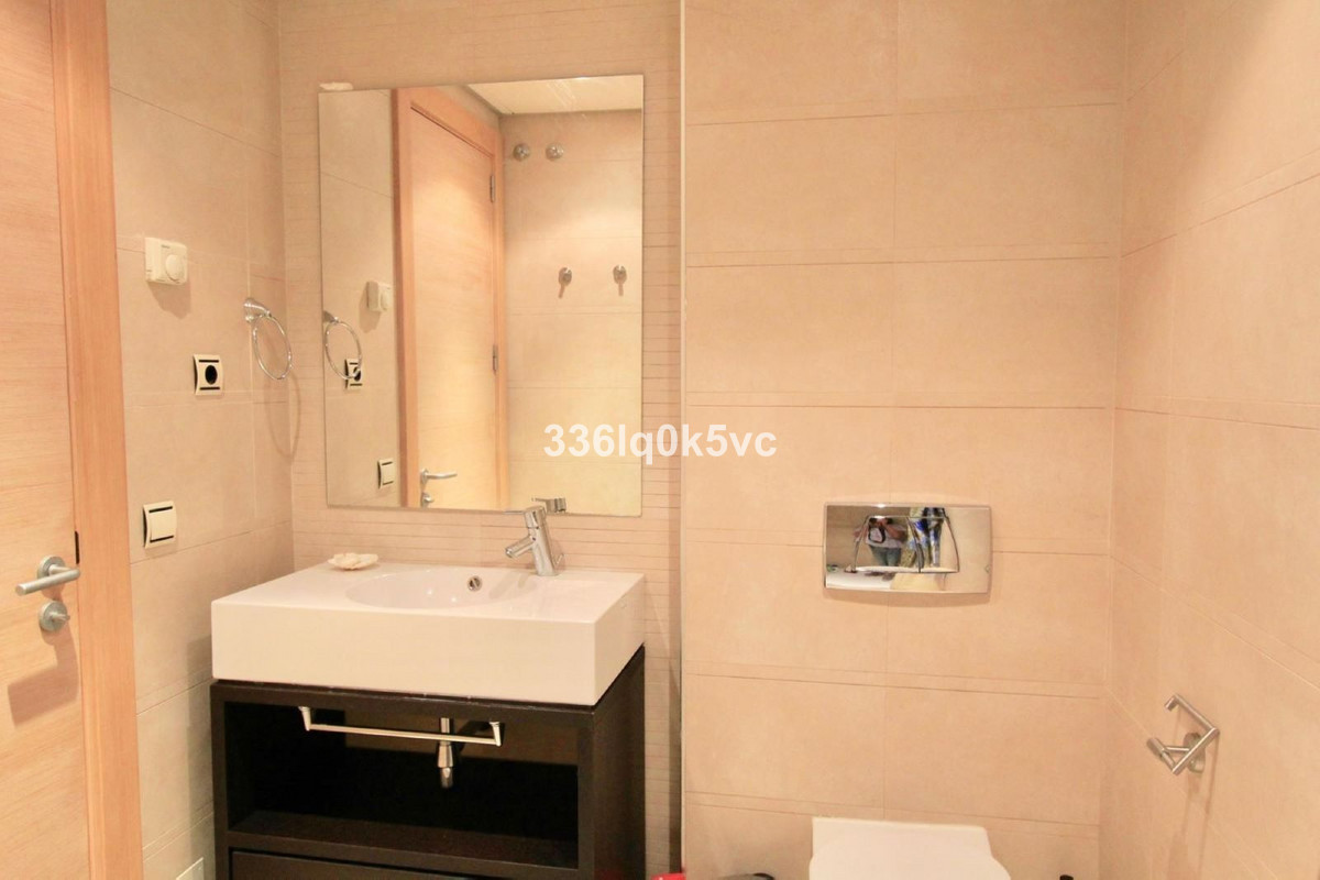 Se vende Apartamento Planta Media de 2 dormitorios en Costa Del Sol, Málaga, España
