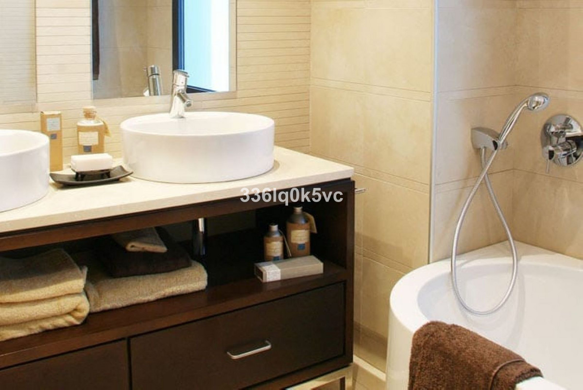 Se vende Apartamento Planta Media de 2 dormitorios en Costa Del Sol, Málaga, España