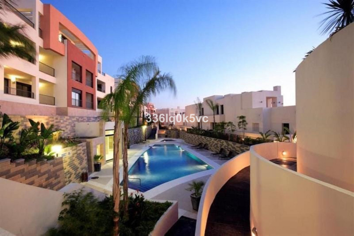 Se vende Apartamento Planta Media de 2 dormitorios en Costa Del Sol, Málaga, España