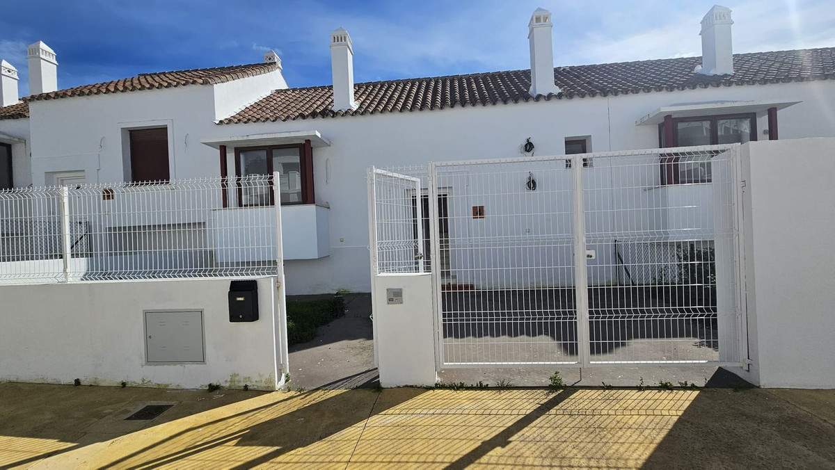 2 Bed Townhouse for sale in Doña Julia Costa Del Sol, Málaga, Spain