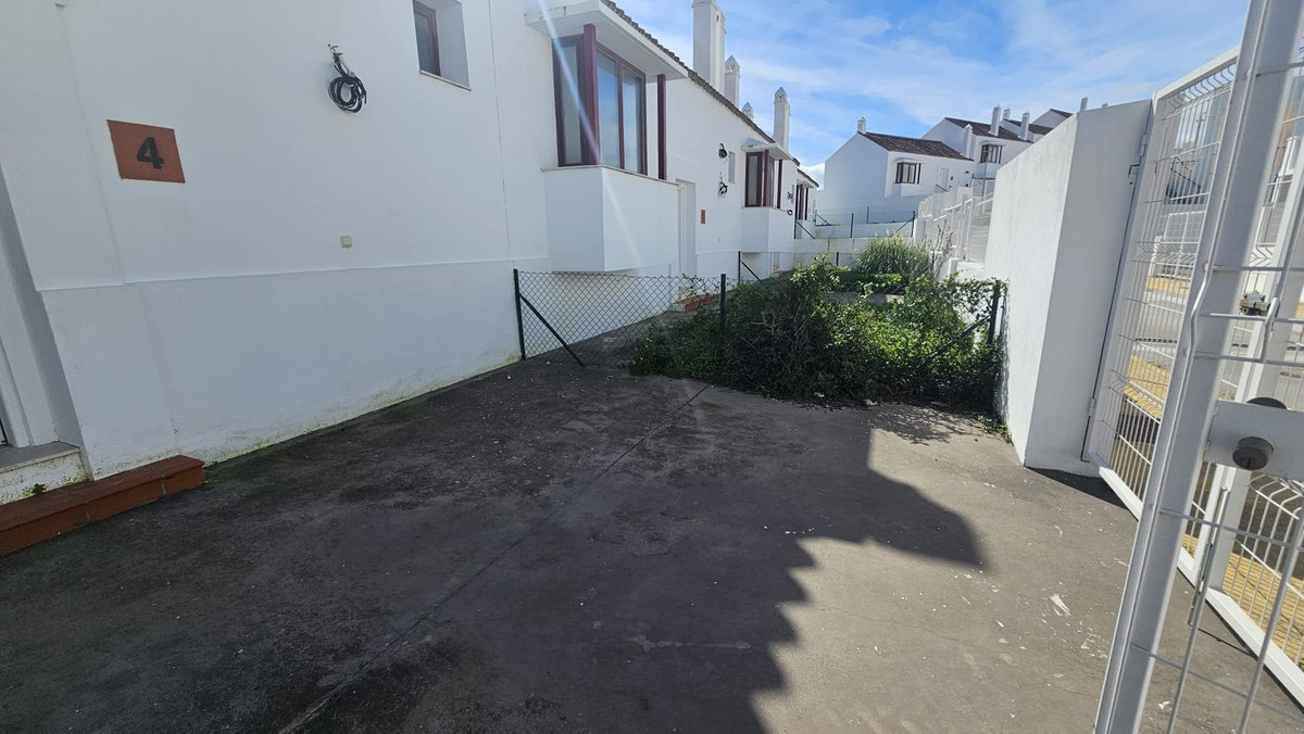 2 Bed Townhouse for sale in Doña Julia Costa Del Sol, Málaga, Spain