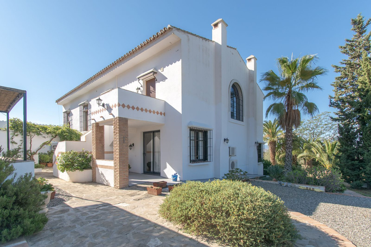 7 Bed Townhouse for sale in Alora Costa Del Sol, Málaga, Spain