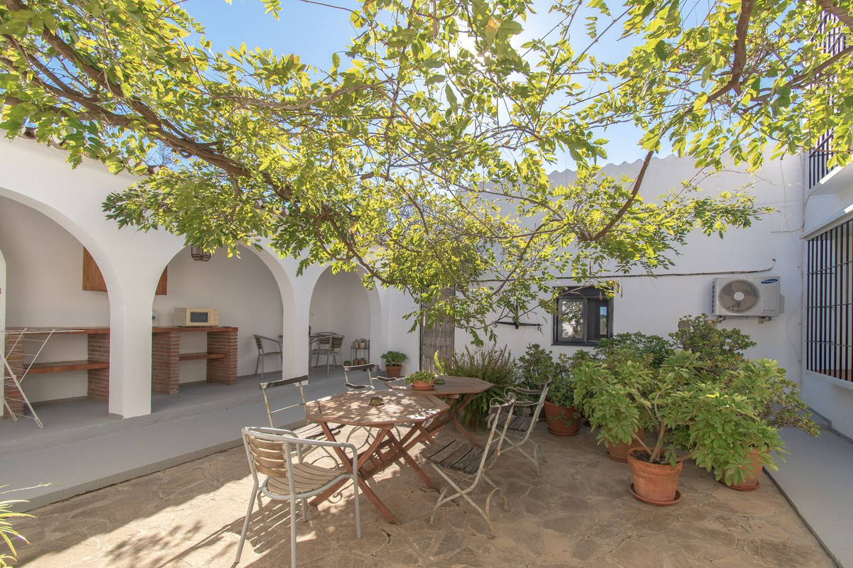 7 Bed Townhouse for sale in Alora Costa Del Sol, Málaga, Spain