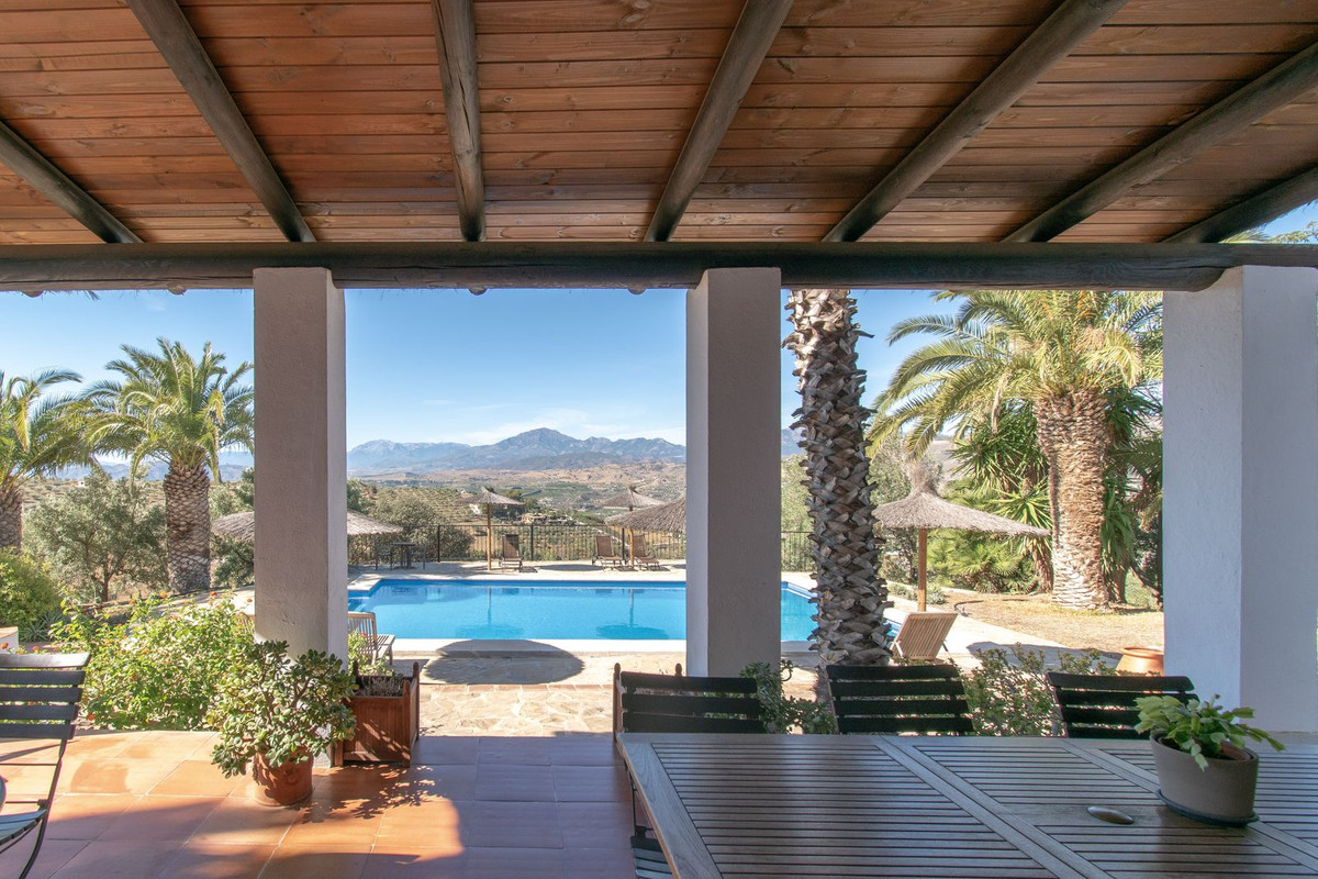 7 Bed Townhouse for sale in Alora Costa Del Sol, Málaga, Spain