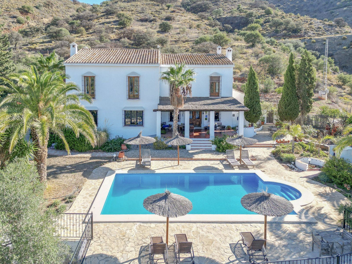 7 Bed Townhouse for sale in Alora Costa Del Sol, Málaga, Spain