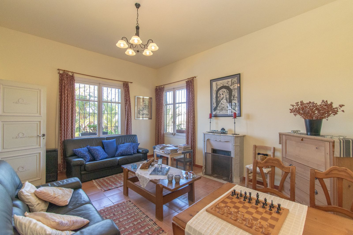 7 Bed Townhouse for sale in Alora Costa Del Sol, Málaga, Spain