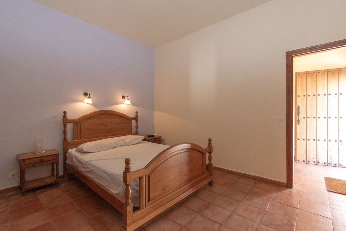 7 Bed Townhouse for sale in Alora Costa Del Sol, Málaga, Spain