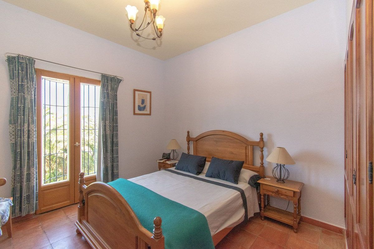7 Bed Townhouse for sale in Alora Costa Del Sol, Málaga, Spain
