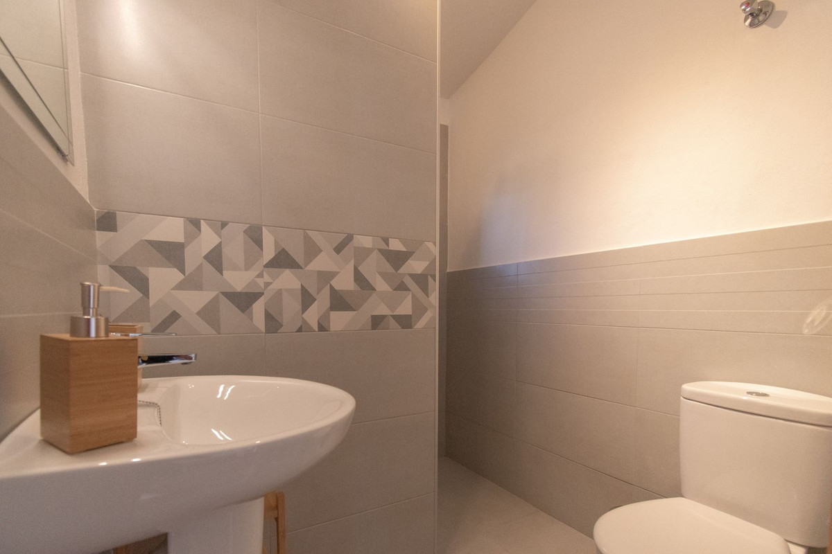 7 Bed Townhouse for sale in Alora Costa Del Sol, Málaga, Spain