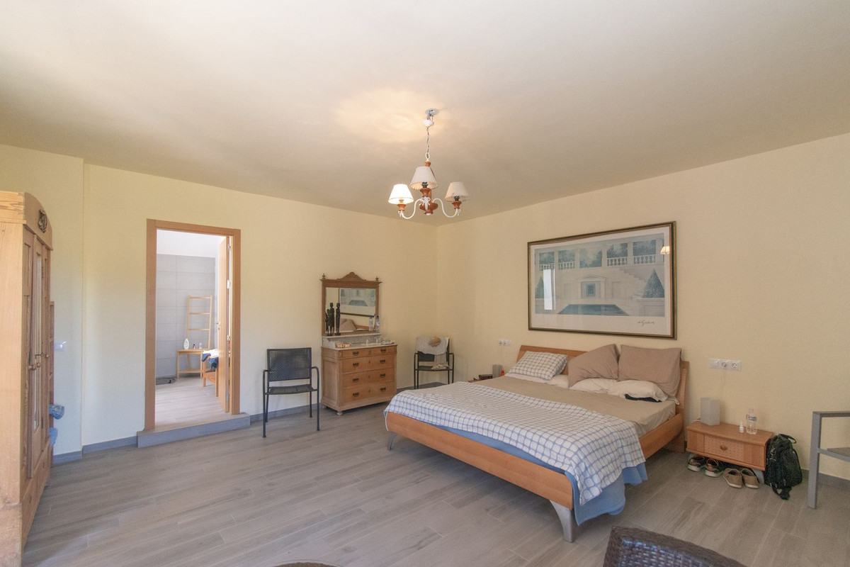 7 Bed Townhouse for sale in Alora Costa Del Sol, Málaga, Spain