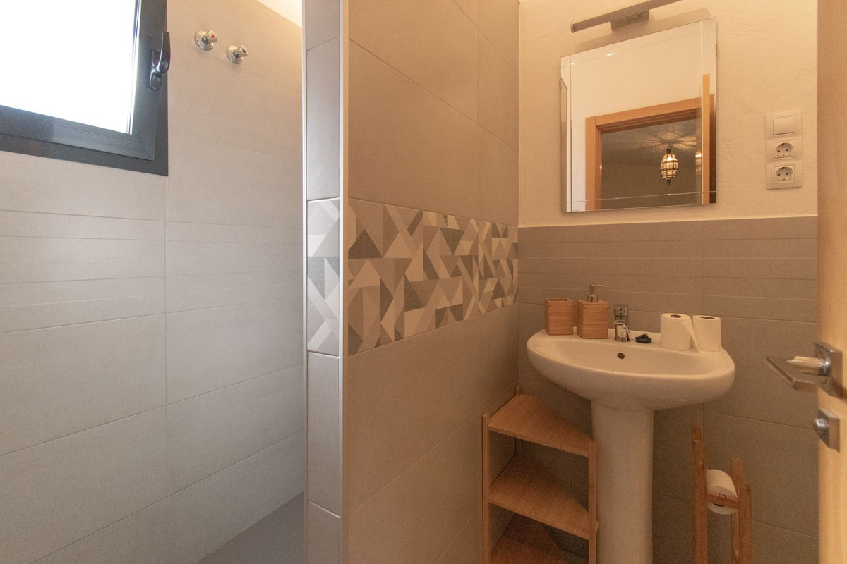 7 Bed Townhouse for sale in Alora Costa Del Sol, Málaga, Spain