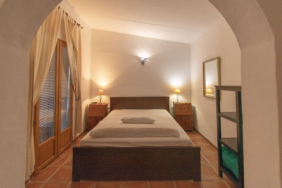 7 Bed Townhouse for sale in Alora Costa Del Sol, Málaga, Spain