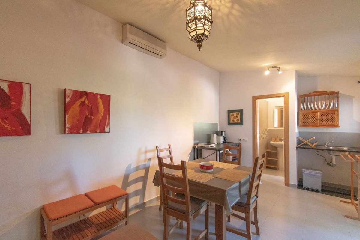 7 Bed Townhouse for sale in Alora Costa Del Sol, Málaga, Spain