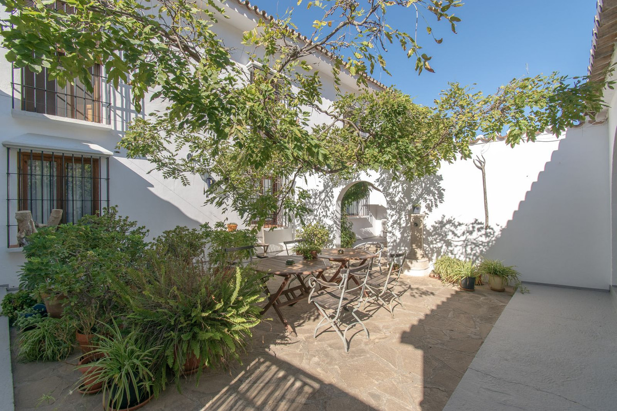 7 Bed Townhouse for sale in Alora Costa Del Sol, Málaga, Spain