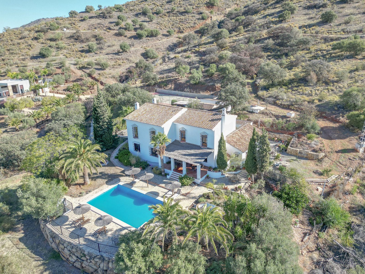 7 Bed Townhouse for sale in Alora Costa Del Sol, Málaga, Spain