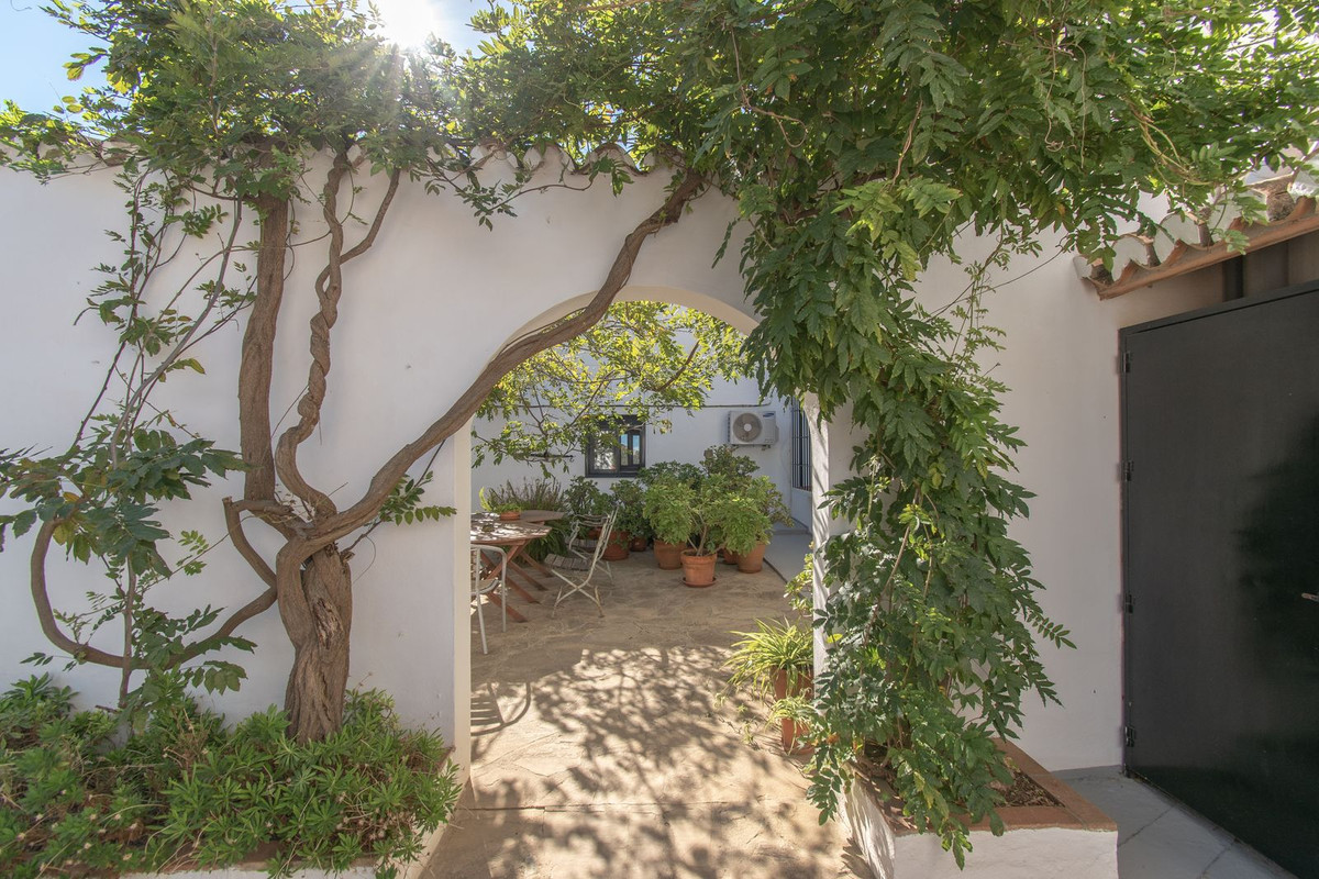 7 Bed Townhouse for sale in Alora Costa Del Sol, Málaga, Spain