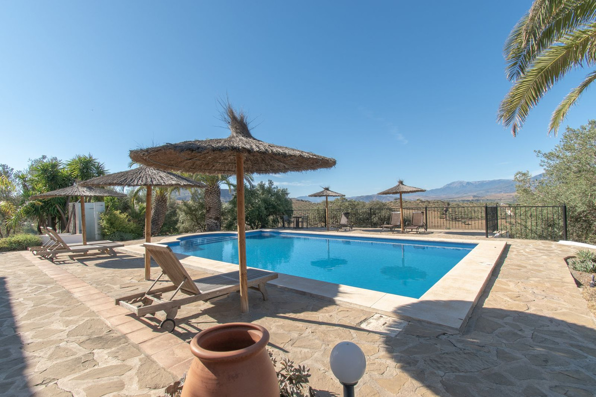 7 Bed Townhouse for sale in Alora Costa Del Sol, Málaga, Spain