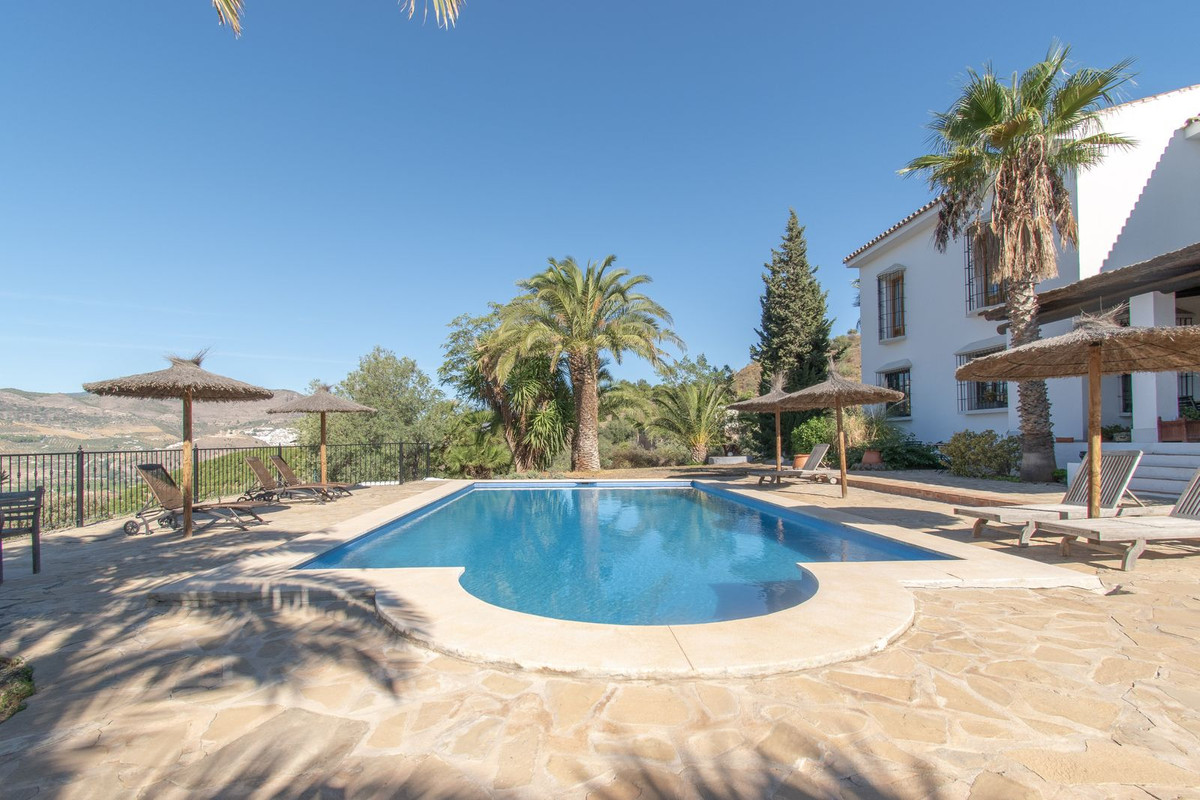 7 Bed Townhouse for sale in Alora Costa Del Sol, Málaga, Spain