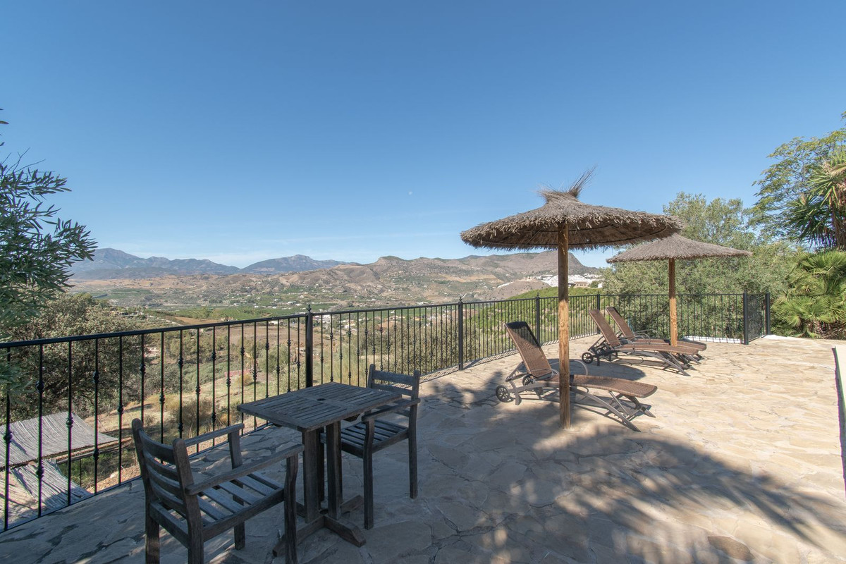7 Bed Townhouse for sale in Alora Costa Del Sol, Málaga, Spain