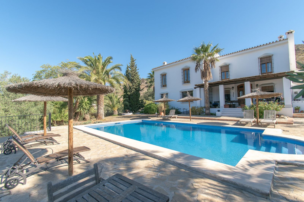 7 Bed Townhouse for sale in Alora Costa Del Sol, Málaga, Spain