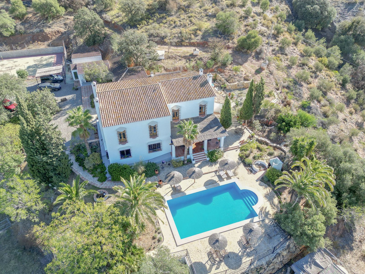 7 Bed Townhouse for sale in Alora Costa Del Sol, Málaga, Spain