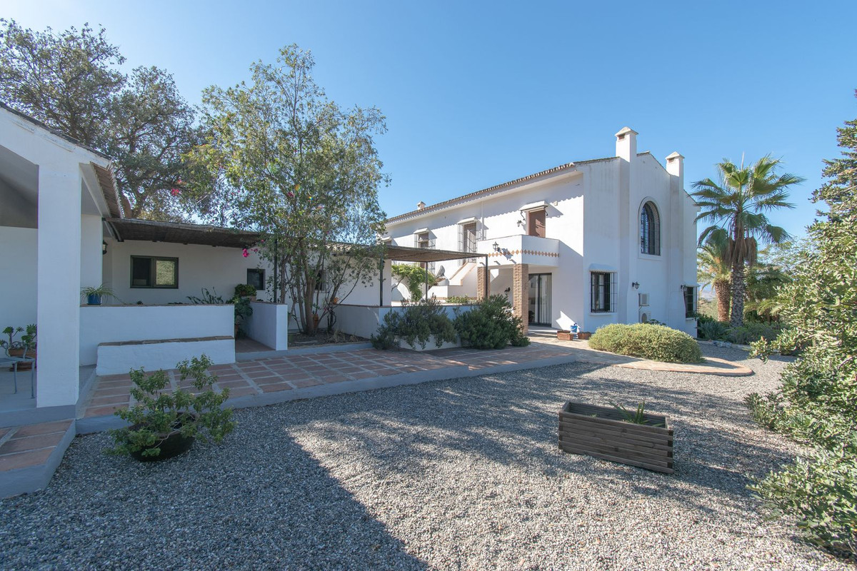 7 Bed Townhouse for sale in Alora Costa Del Sol, Málaga, Spain