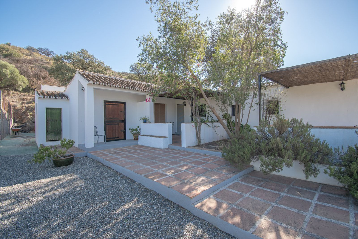 7 Bed Townhouse for sale in Alora Costa Del Sol, Málaga, Spain