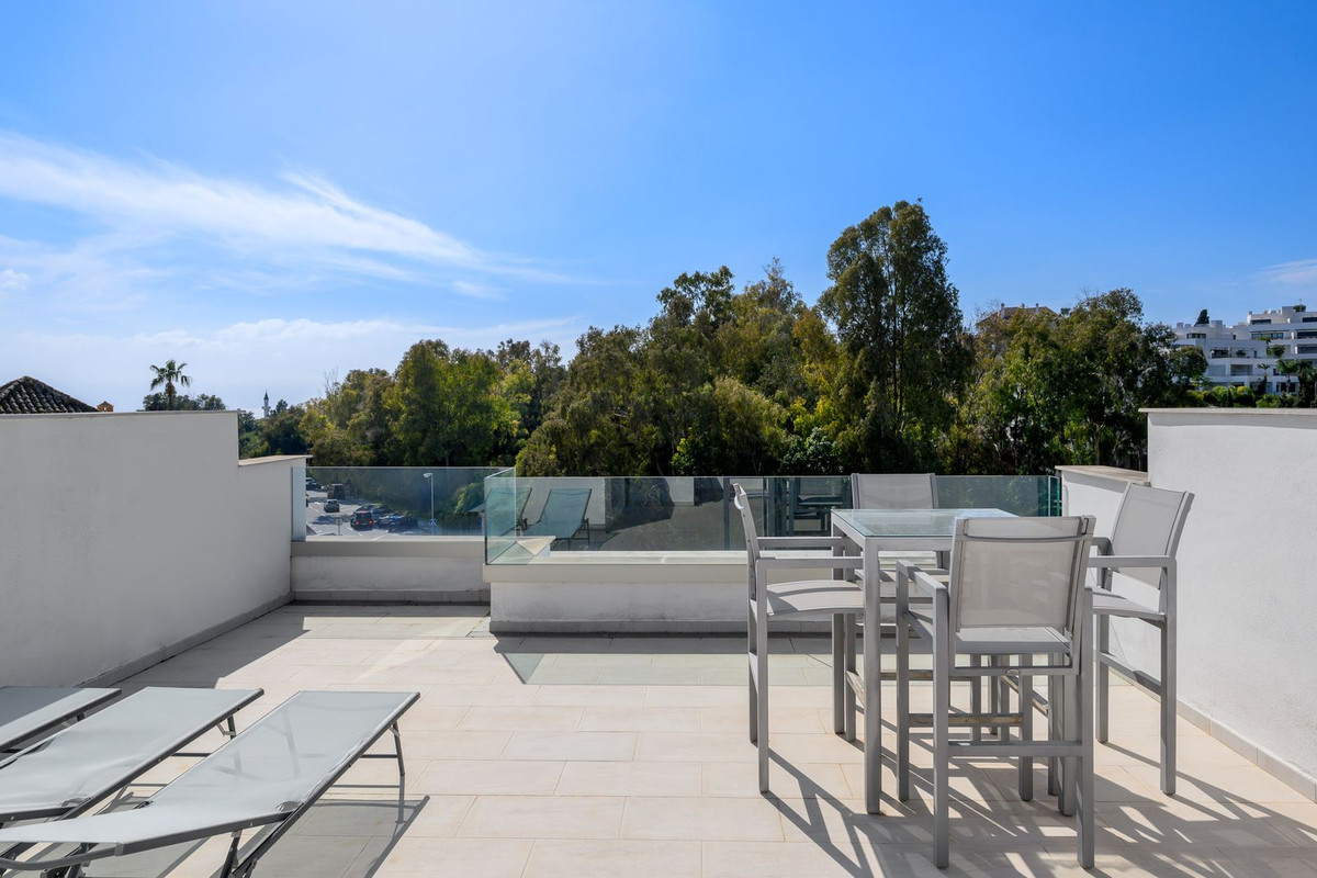 3 Bed Townhouse for sale in The Golden Mile Costa Del Sol, Málaga, Spain