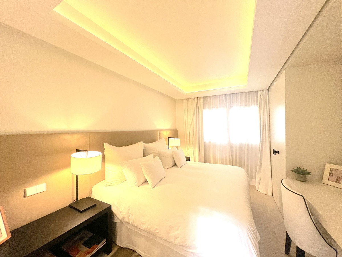 3 Bed Apartment for sale in The Golden Mile Costa Del Sol, Málaga, Spain
