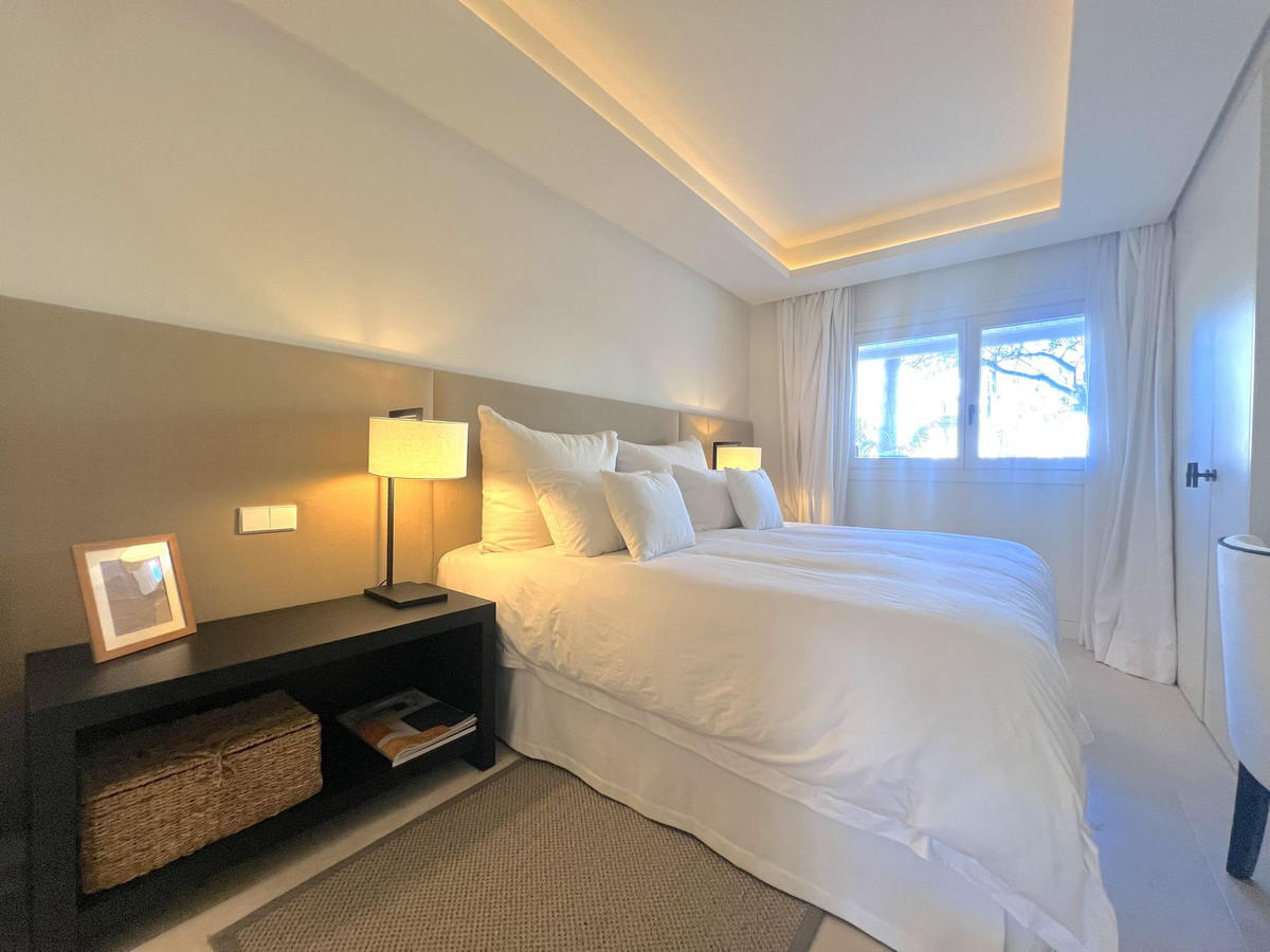 3 Bed Apartment for sale in The Golden Mile Costa Del Sol, Málaga, Spain