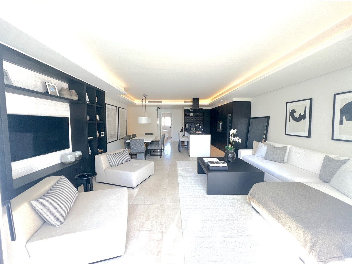 3 Bed Apartment for sale in The Golden Mile Costa Del Sol, Málaga, Spain