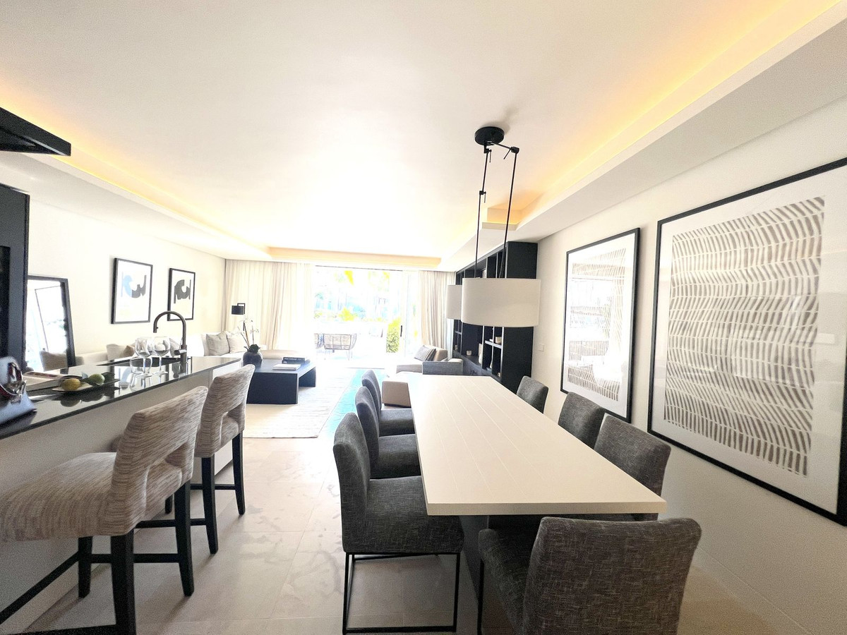 3 Bed Apartment for sale in The Golden Mile Costa Del Sol, Málaga, Spain
