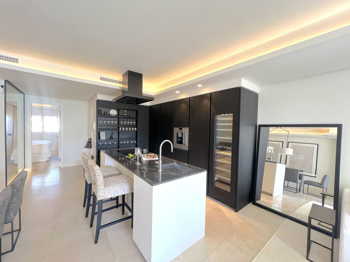 3 Bed Apartment for sale in The Golden Mile Costa Del Sol, Málaga, Spain