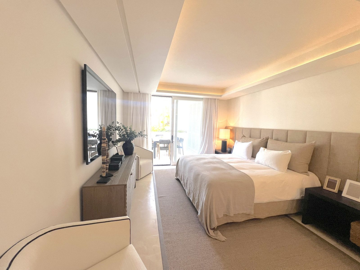 3 Bed Apartment for sale in The Golden Mile Costa Del Sol, Málaga, Spain