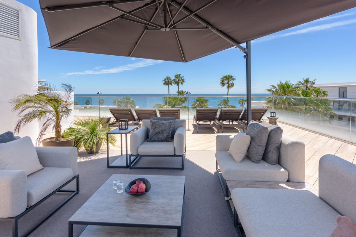 3 Bed Apartment for sale in Estepona Costa Del Sol, Málaga, Spain