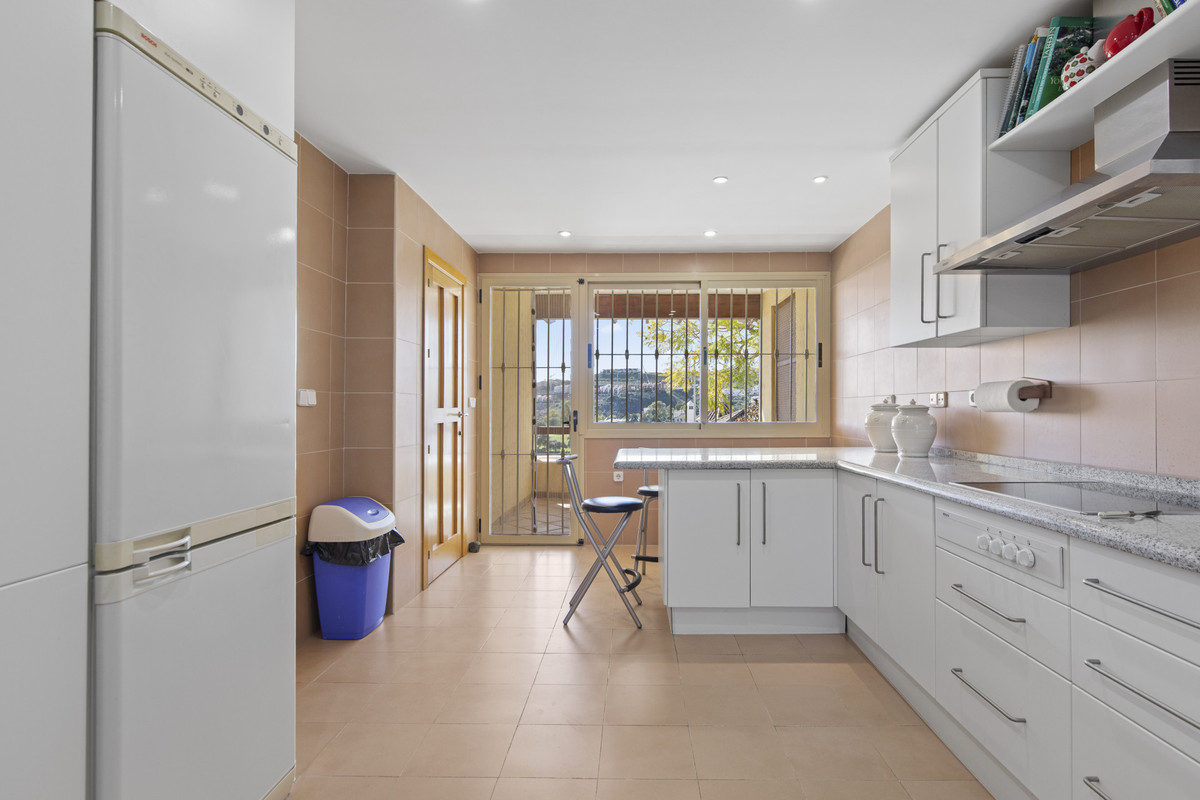 3 Bed Townhouse for sale in Benahavís Costa Del Sol, Málaga, Spain