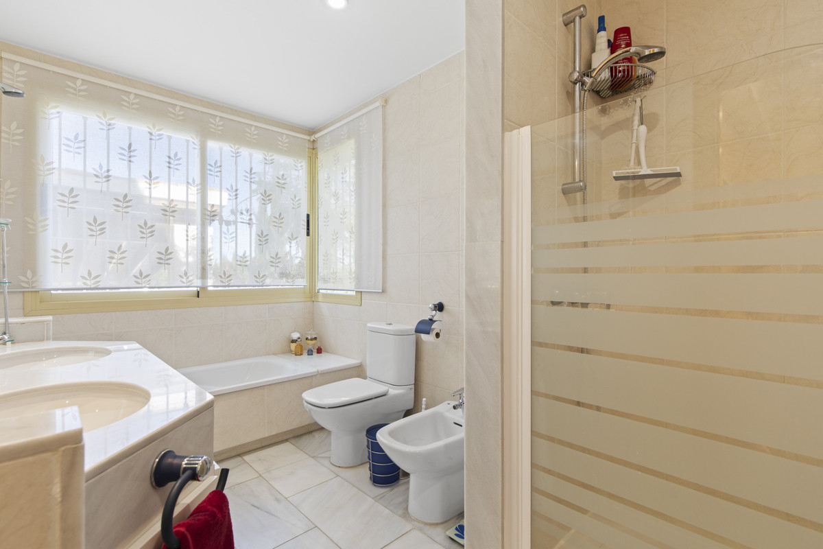 3 Bed Townhouse for sale in Benahavís Costa Del Sol, Málaga, Spain