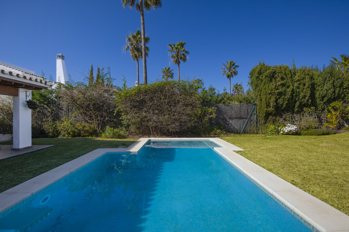 3 Bed Townhouse for sale in Benahavís Costa Del Sol, Málaga, Spain