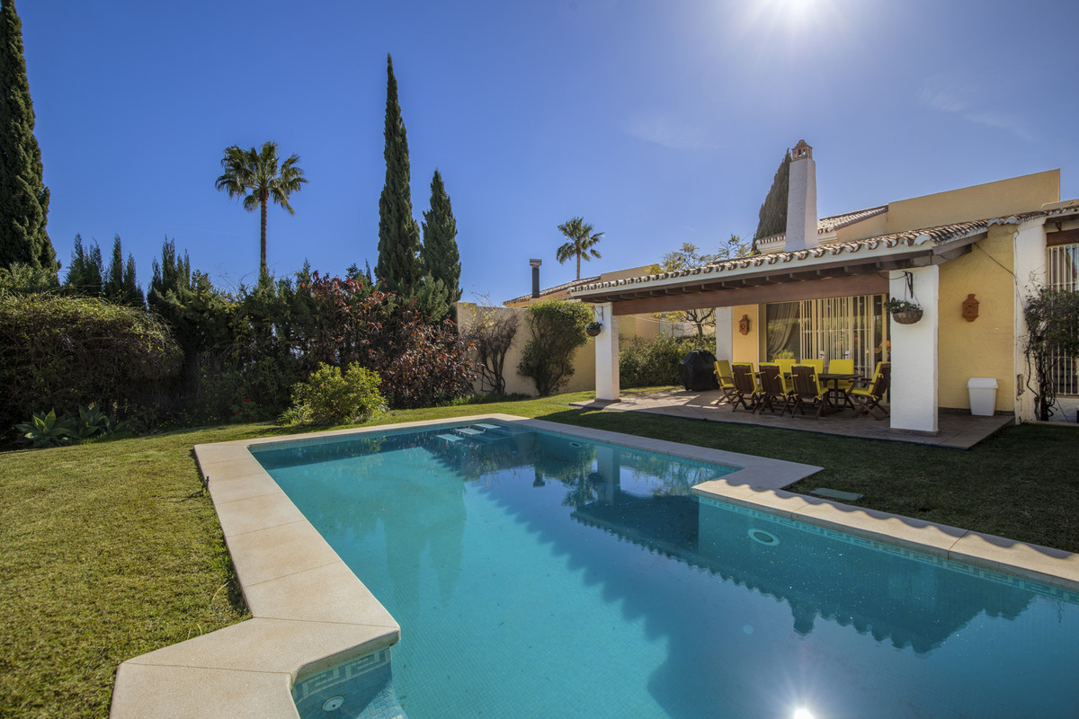 3 Bed Townhouse for sale in Benahavís Costa Del Sol, Málaga, Spain