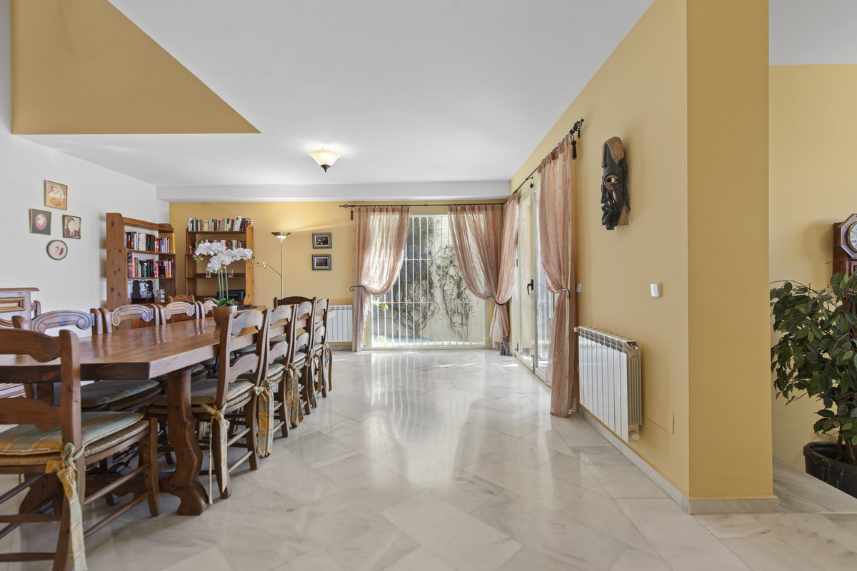 3 Bed Townhouse for sale in Benahavís Costa Del Sol, Málaga, Spain