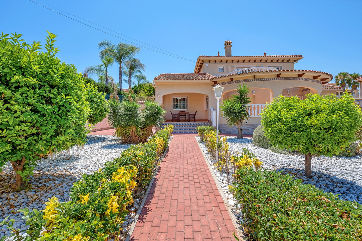 4 Bed Townhouse for sale in Algorfa Costa Blanca, Alicante, Spain