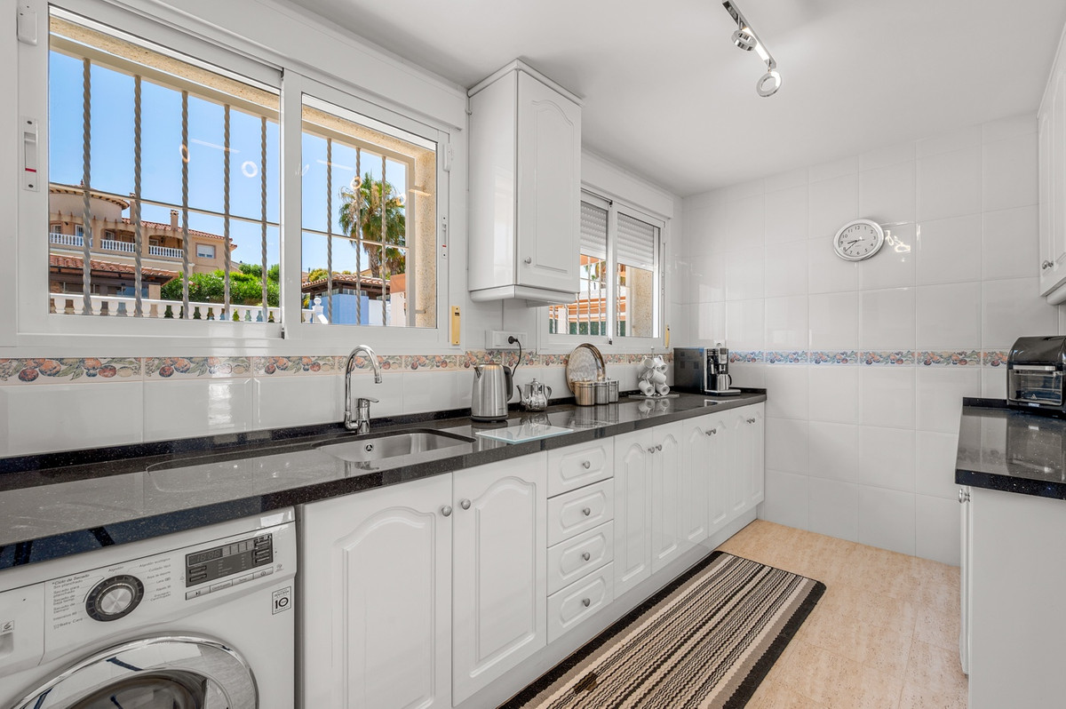 4 Bed Townhouse for sale in Algorfa Costa Blanca, Alicante, Spain
