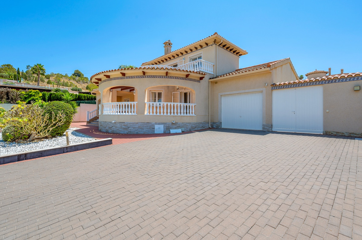 4 Bed Townhouse for sale in Algorfa Costa Blanca, Alicante, Spain