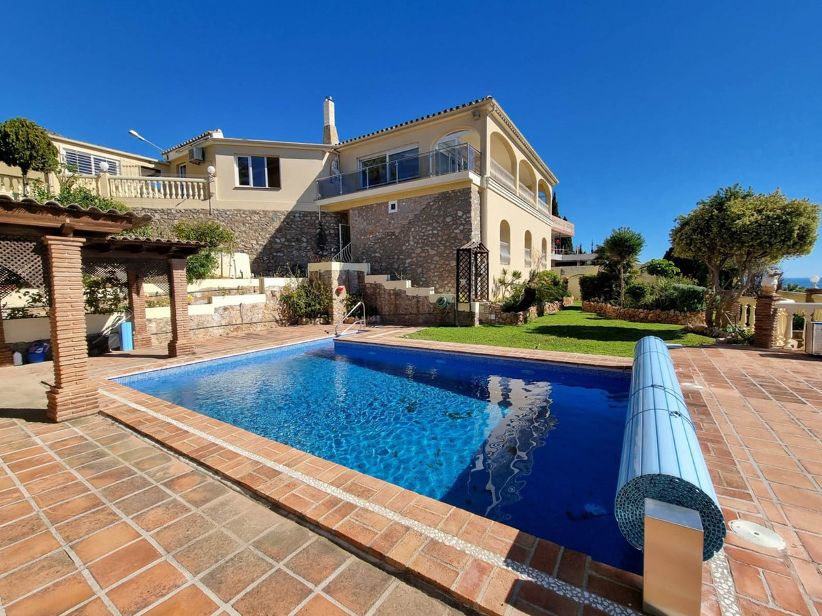 5 Bed Townhouse for sale in Benalmadena Costa Del Sol, Málaga, Spain